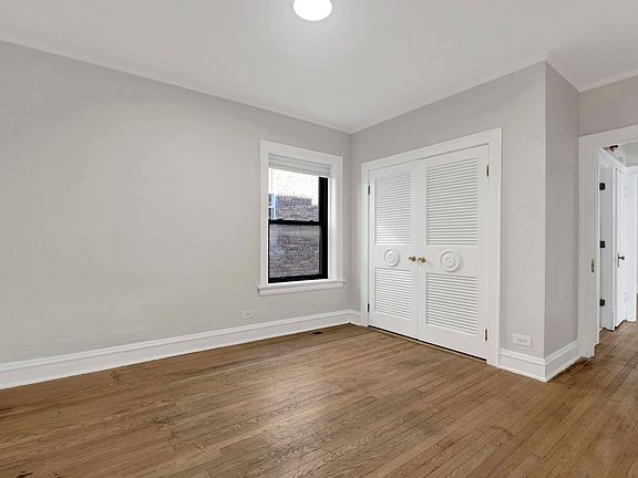 5th image of 5615 N Rockwell St