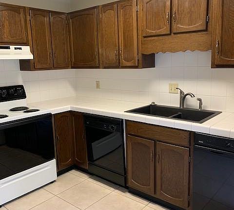 5th image of 2965 Shamrock St N #22