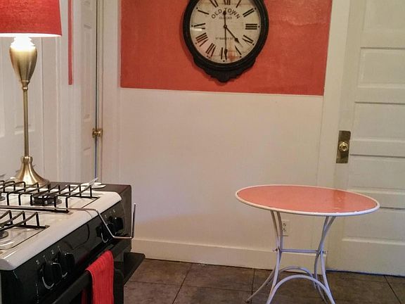 Charming kitchen, gas stove, micro, DW