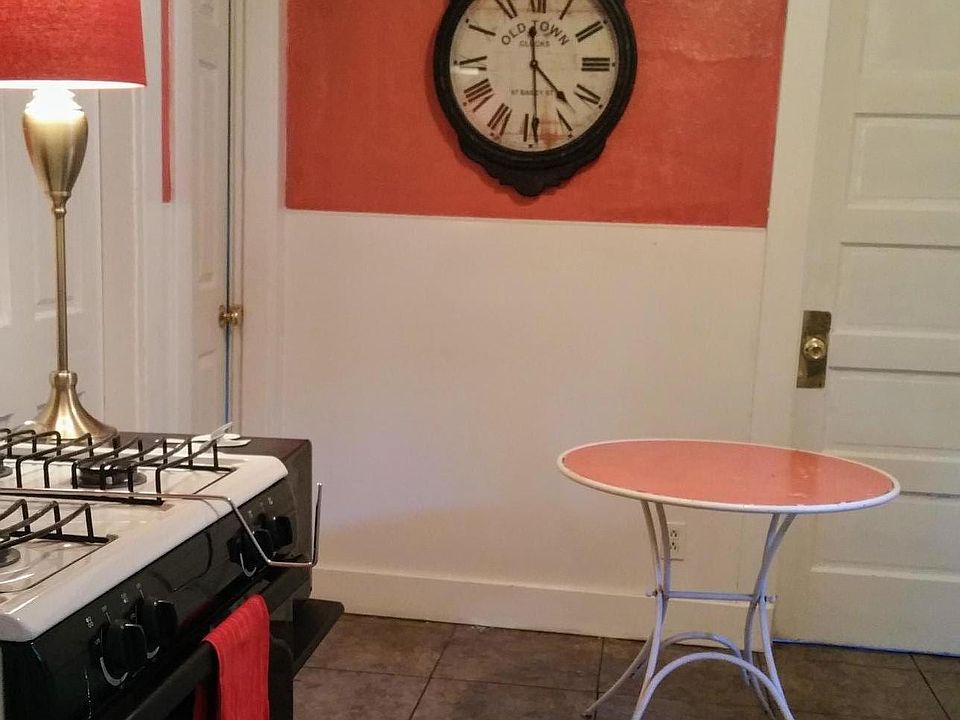 Charming kitchen, gas stove, micro, DW