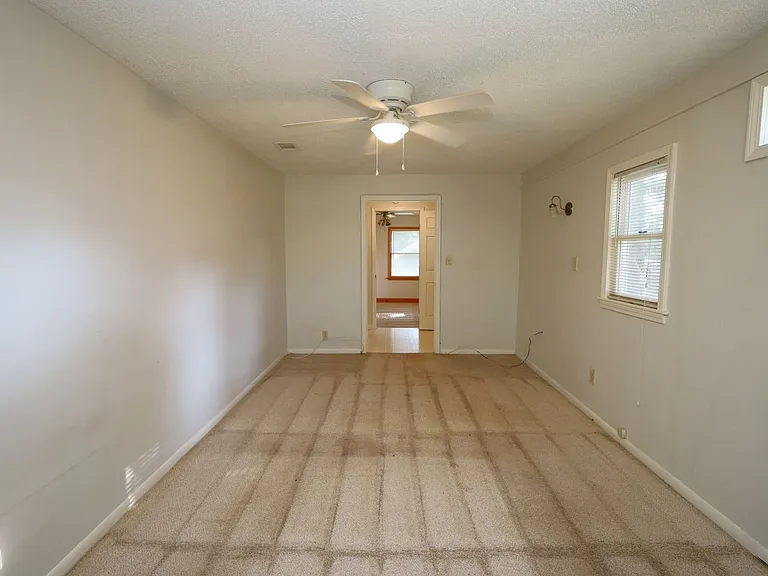 818 Stillwater Dr — Photo 10