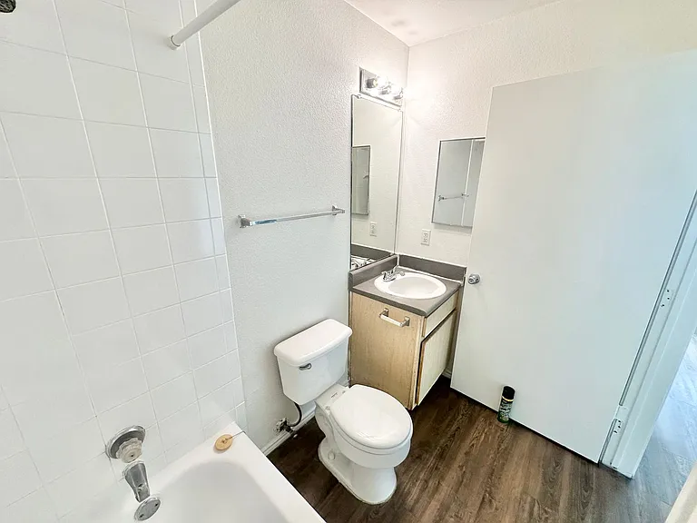 2520 W Prairie St — Photo 5