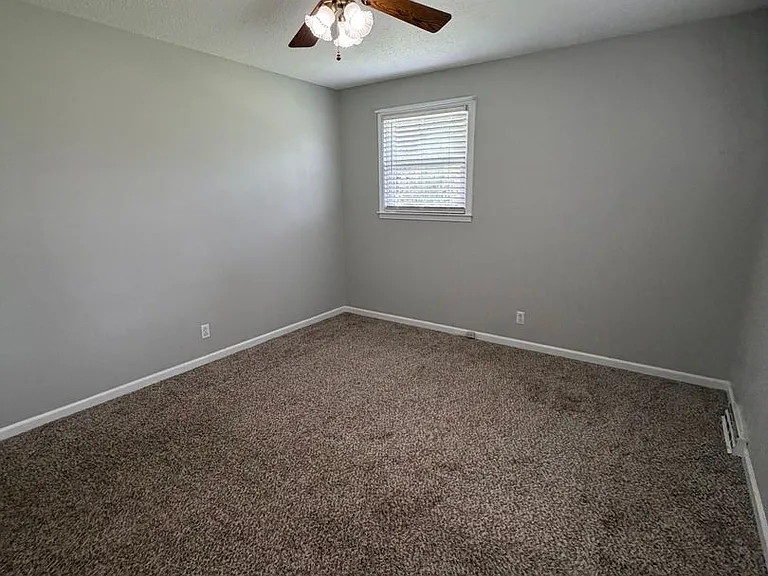 160 E Regent Dr — Photo 22