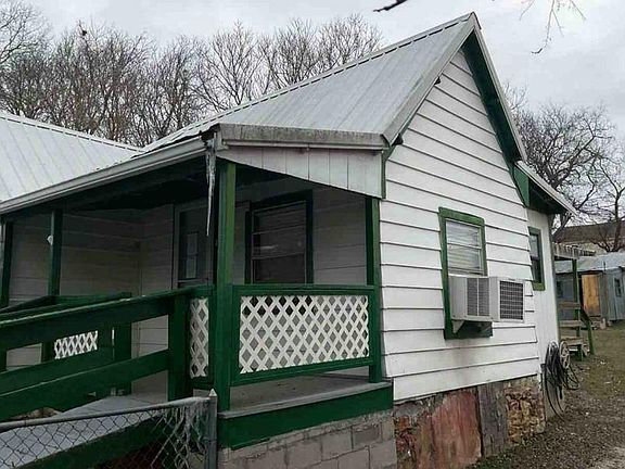 2nd image of 110 E Broadway Ave