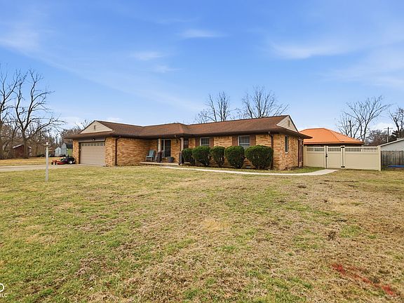 3rd image of 98 E Meadow Glen Dr