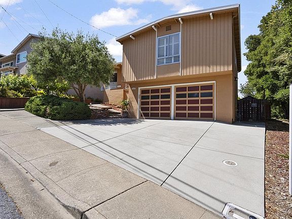 4th image of 2440 Rosewood Dr