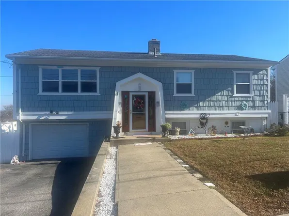 30 Lecia Dr, Providence, RI 02909