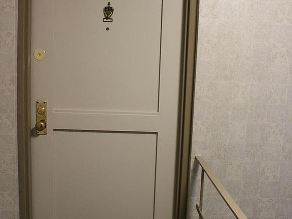 3rd image of 1427 N Nash St #N303