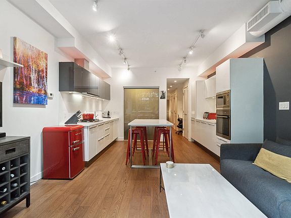 5th image of 108 E 1st Ave #225