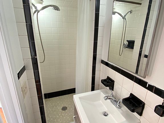 5th image of 131 Court St APT 5C