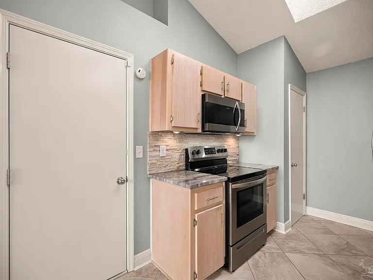 3510 Silvertree Ln — Photo 60
