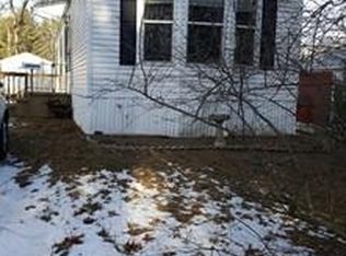 13 Surrey Ln, Brookfield, MA 01506