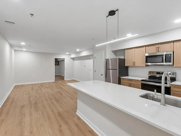 1204 Chestnut St #100 — Photo 11