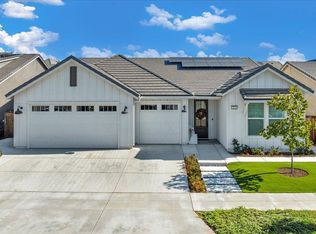 2061 N Osmun Ave, Clovis, CA 93619