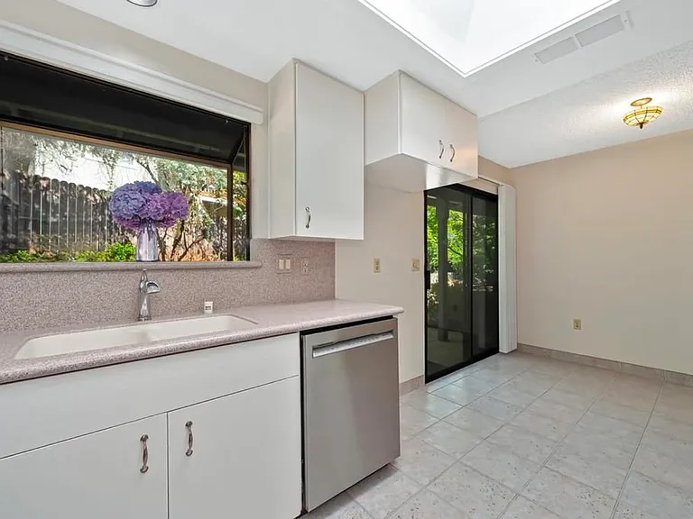 1545 Wimbledon Dr — Photo 20