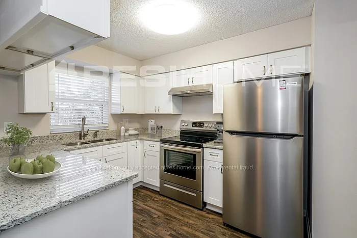 5547 Southgrove Dr — Photo 3