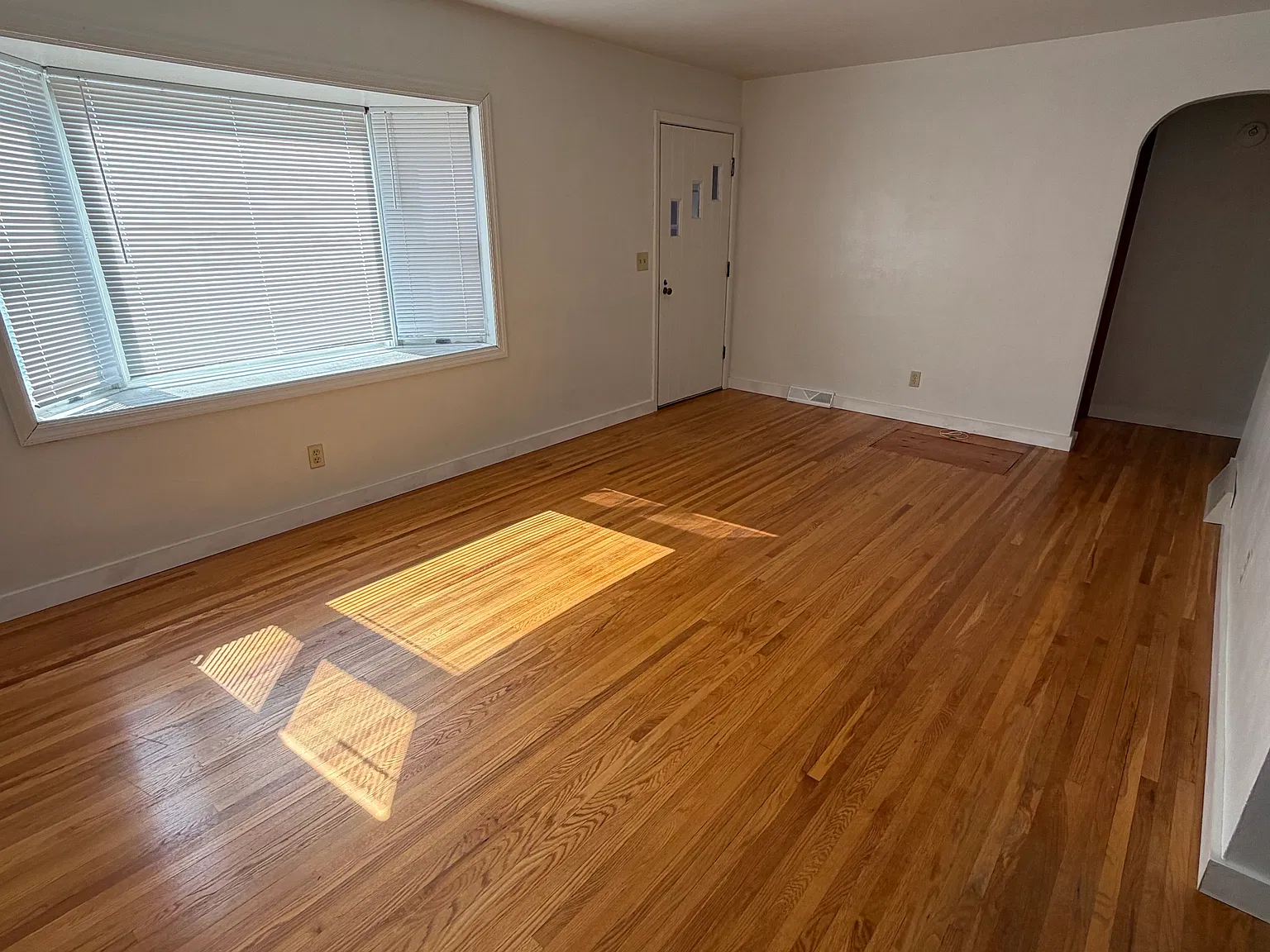 2 bed, 823 sqft, $1,850 — Photo 3