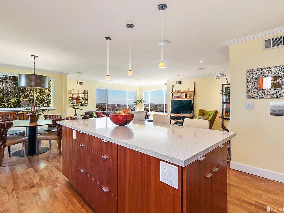 1st image of 132 Roosevelt Way