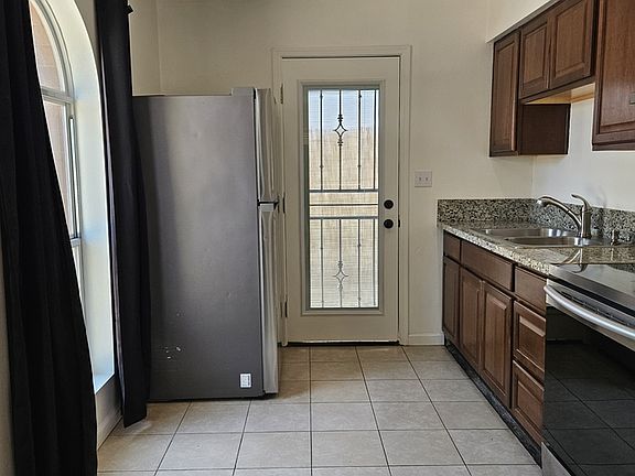 5th image of 318 N Washington St APT A