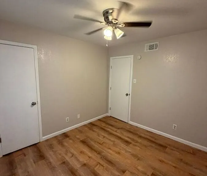 815 Cedar Oaks Ln — Photo 10
