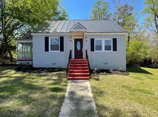 215 Lakeside St, Suffolk, VA 23434