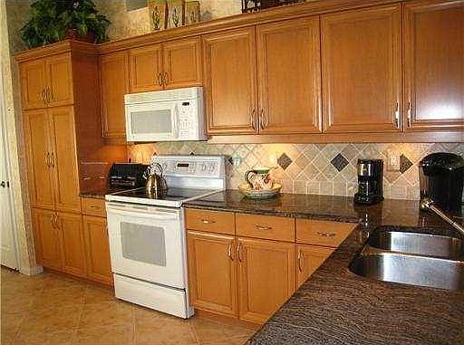 3rd image of 6720 Sherbrook Dr