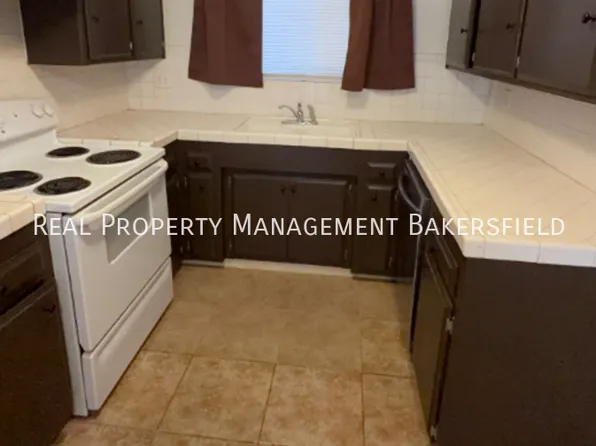 2403 Olive St #2403, Bakersfield, CA 93301
