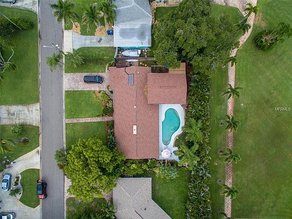 3rd image of 7958 Garden Dr N