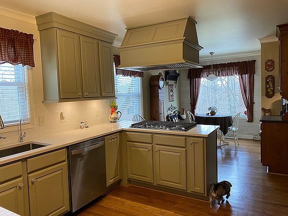 Kitchen, quartz countertop
