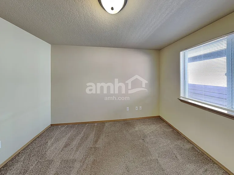 467 Whitney Dr — Photo 17