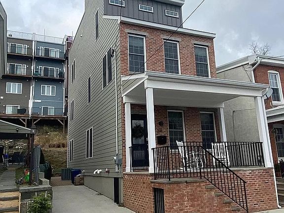2nd image of 318A Hermitage St