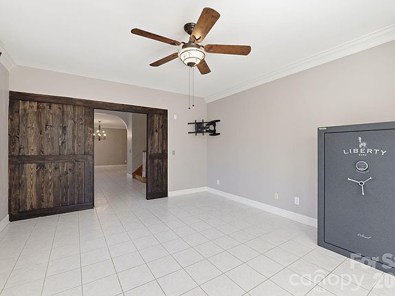 4th image of 6119 Highview Rd