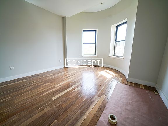 4th image of 10 Blackwood St #422