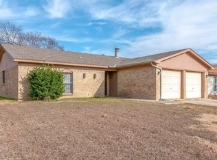 1128 E Georgian Rd, Fort Worth, TX 76179