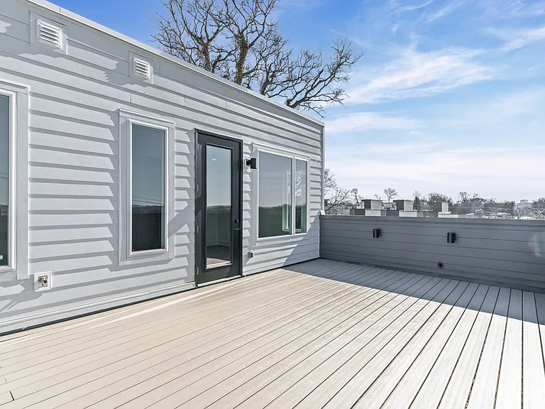 1729 Simpkins St — Photo 17