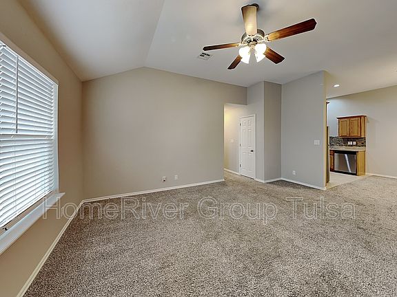 2nd image of 3512 E Fairmont St