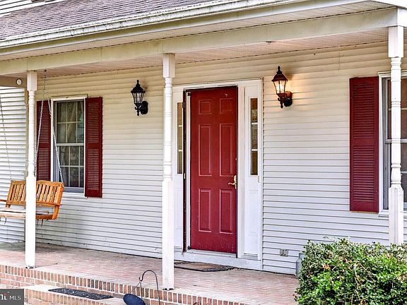 2nd image of 1005 Lantern Hill Ct