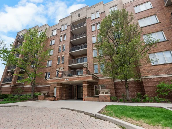 655 Perrie Dr APT 206, Elk Grove Village, IL 60007