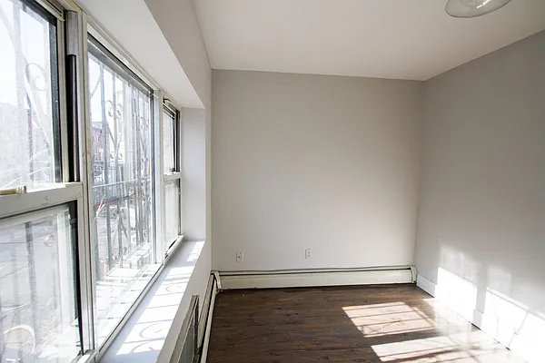 Rented by Evergreen Apartments BK | media 28