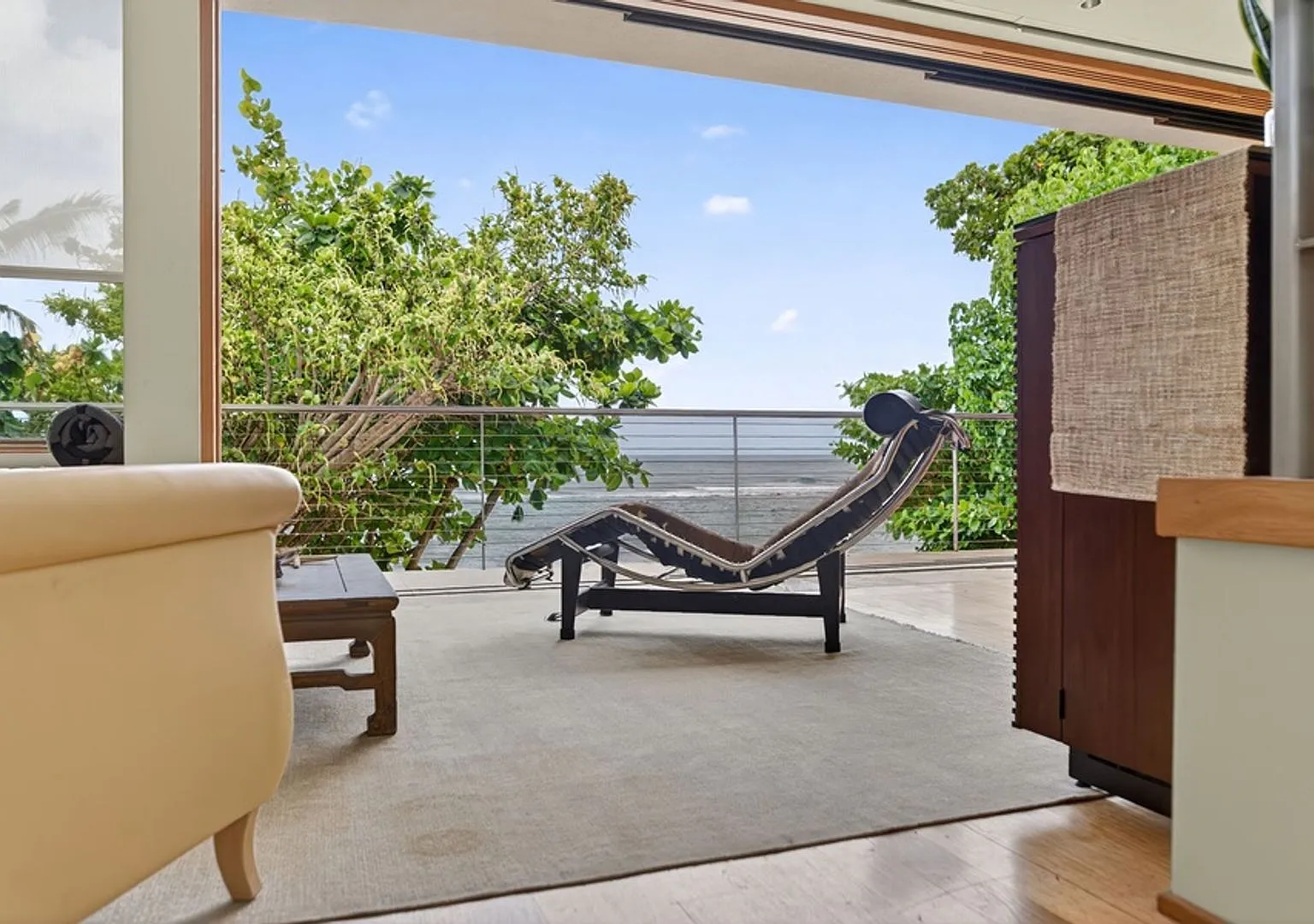 HaleGator: Award-Winning Oceanfront Home w/ Rooftop Lanai & Ocean Views — Photo 4