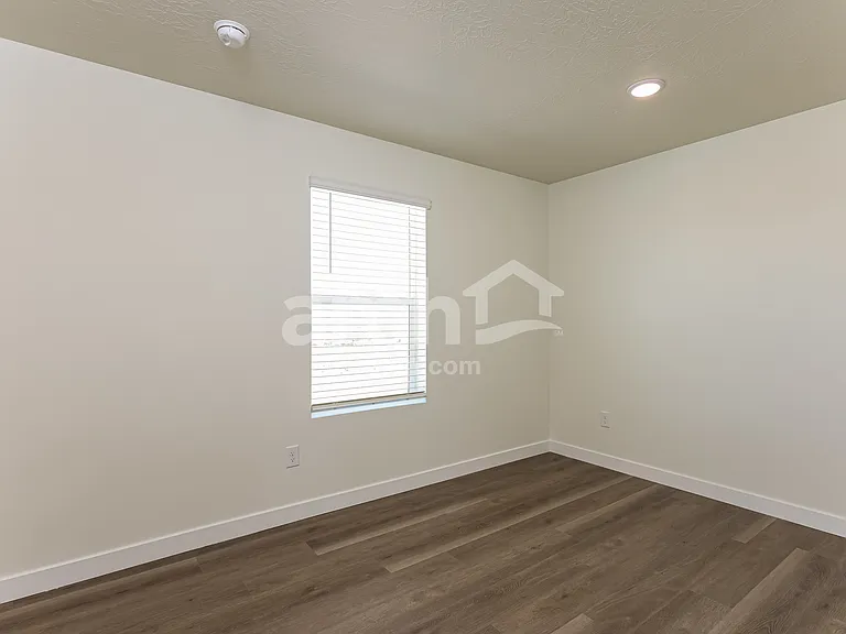 1384 W Mahogany St — Photo 14