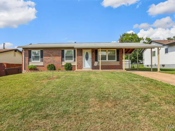 11823 Welcome Dr, Maryland Heights, MO 63043