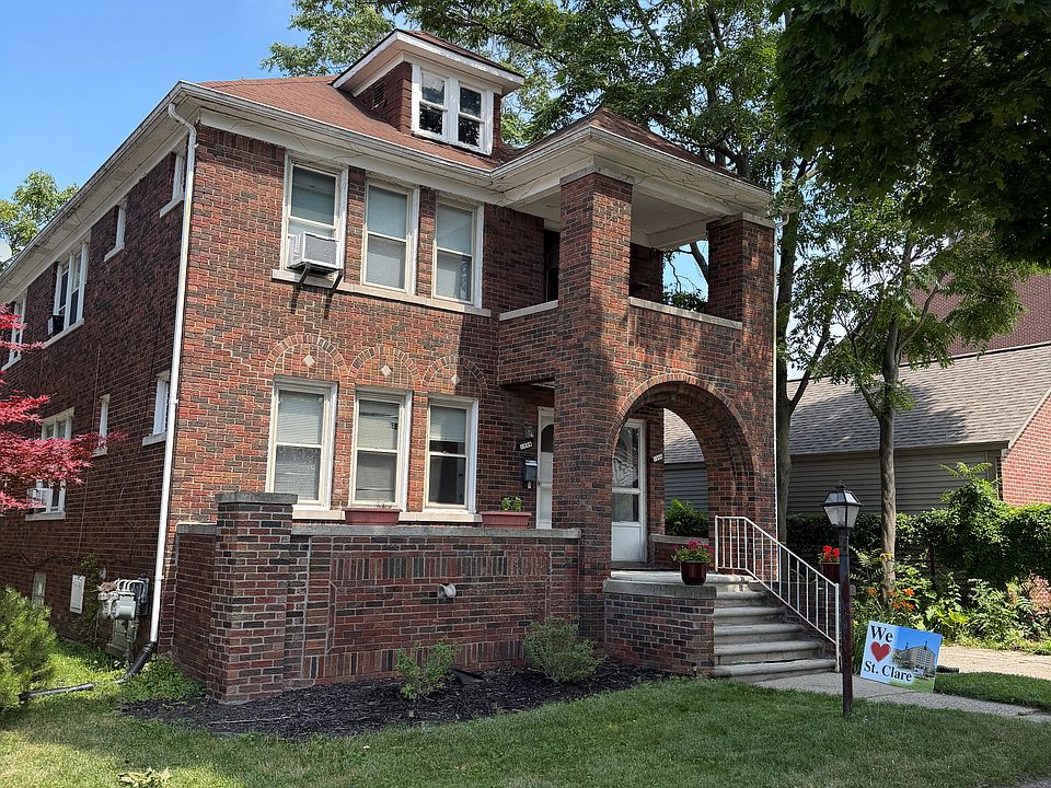 1st image of 1004 Lakepointe St