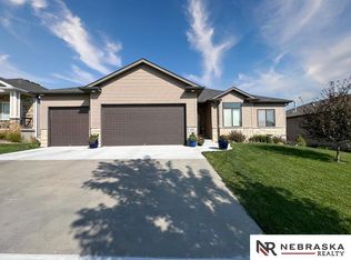 3100 Rawhide Dr, Lincoln, NE 68507