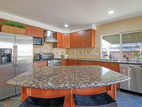 4th image of 265 Dondero Way