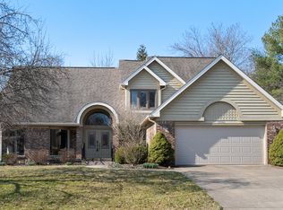 1110 Butternut Dr, Columbus, IN 47201
