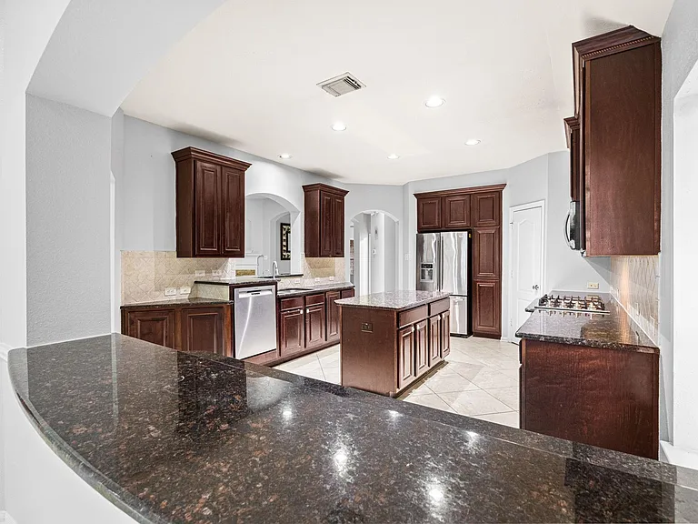 802 Floriencia St — Photo 18