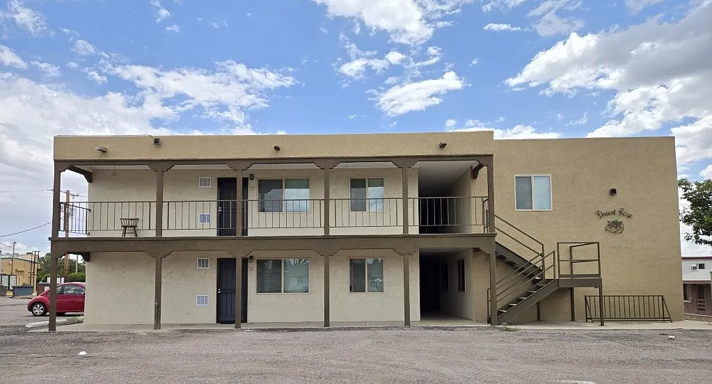 2 bed, 792 sqft, $900 — Photo 2