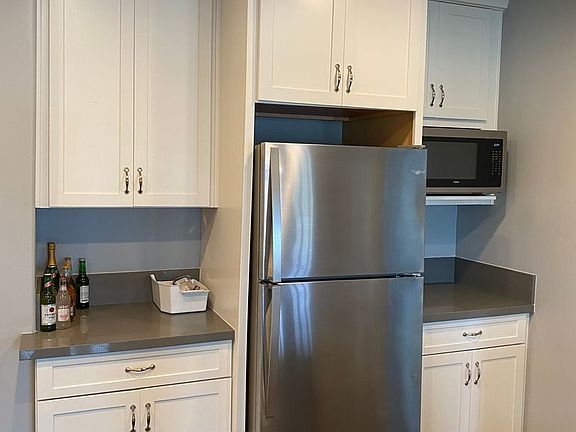 5th image of 3325 Dale St #3327