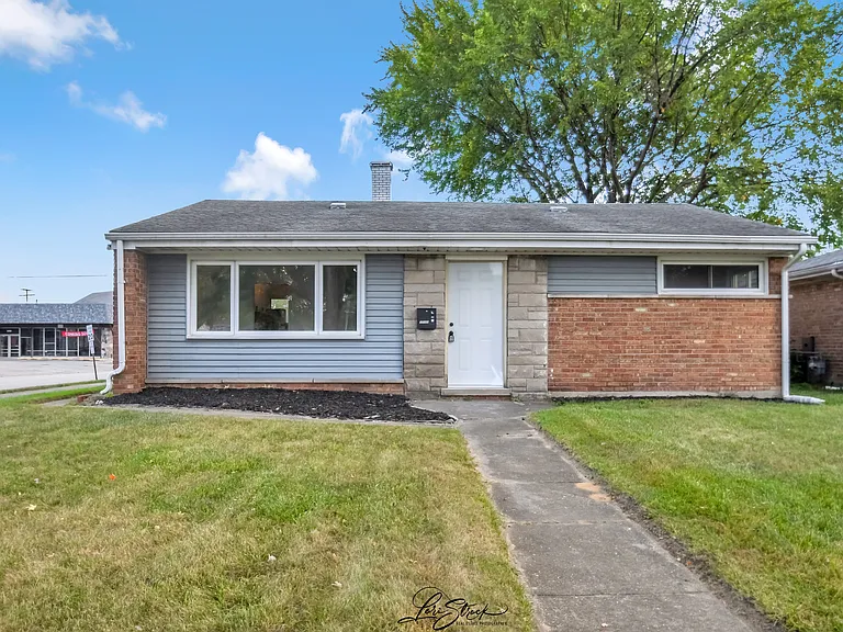 17103 Burnham Ave — Photo 1